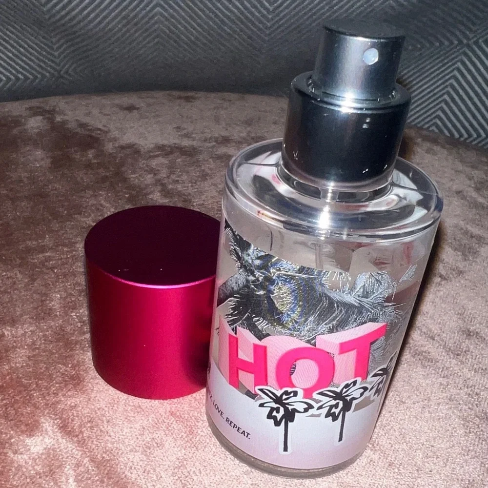 Victoria's Secret PINK Hot Petals Scented Mist 75ml 2.5oz Pink Lotus Starfruit - Picture 5 of 7